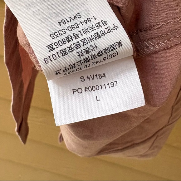 Vuori Short Sleeve Bridge Button Down in Zion Rose Size Large - Picture 5 of 6